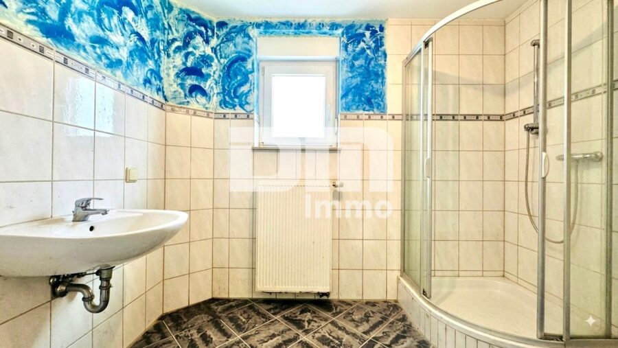 Moderner Wohntraum in ruhiger, naturnaher Sackgassenendlage mit Panoramablick über die Stadt - Souterrain Bad 2 / Dusche